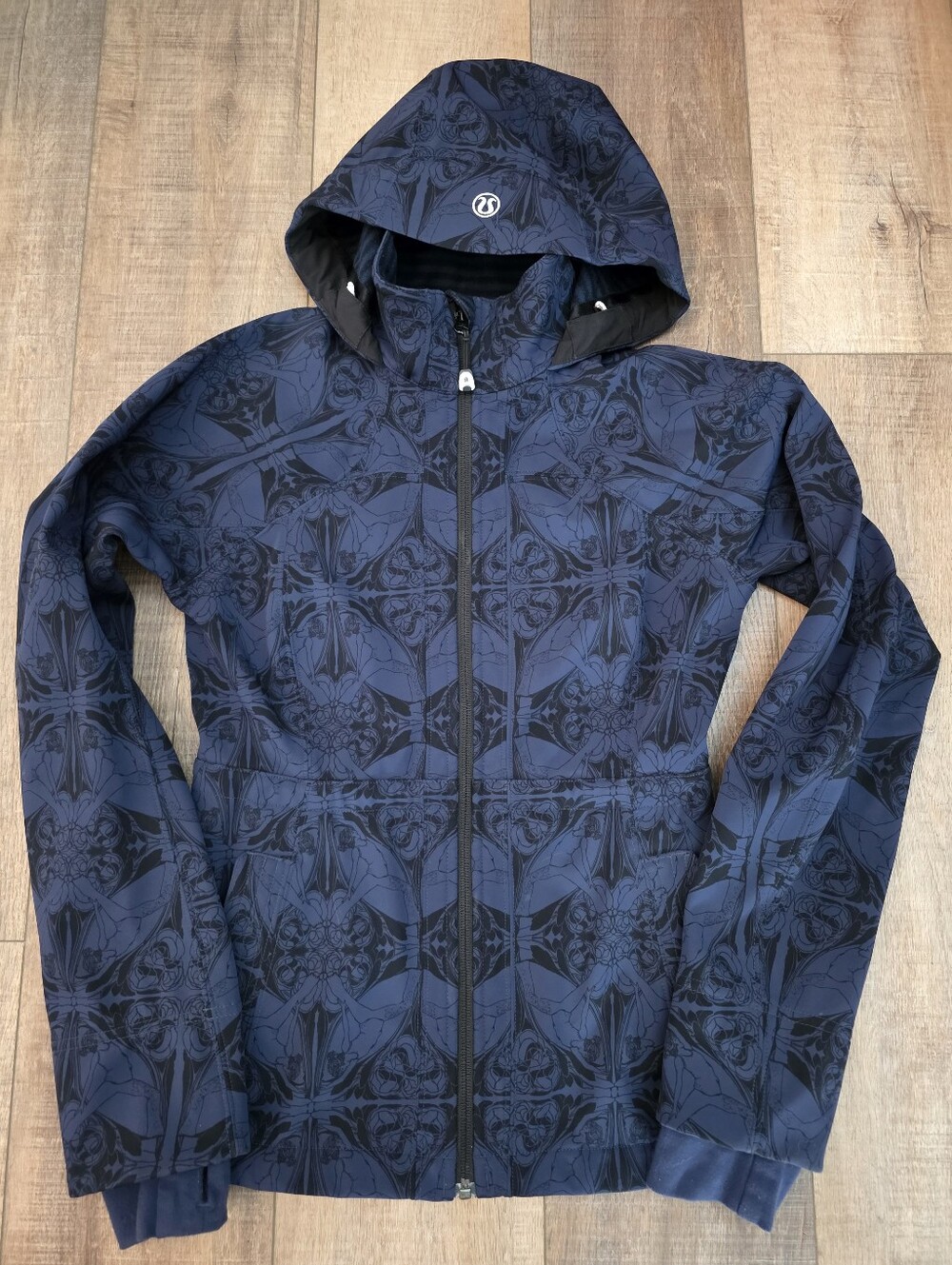 Lululemon Apres Yoga Soft Shell Jacket - Pattern: Dancers In The Snow - Size 4